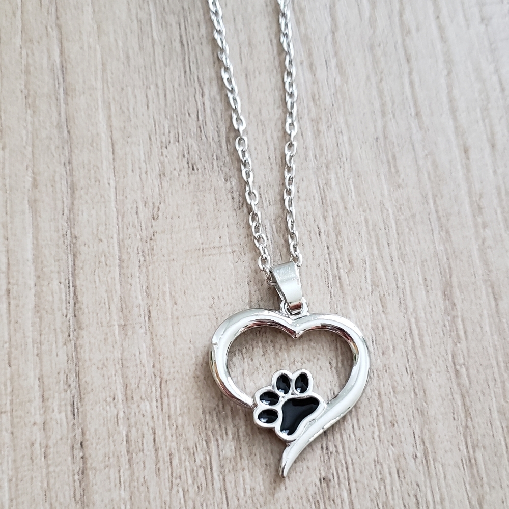 NWT silver heart paw necklace